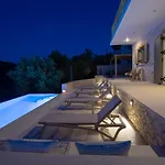 Olea-brand New Luxury Willa